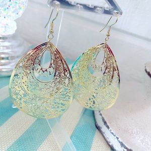 Beautiful goldtone earrings